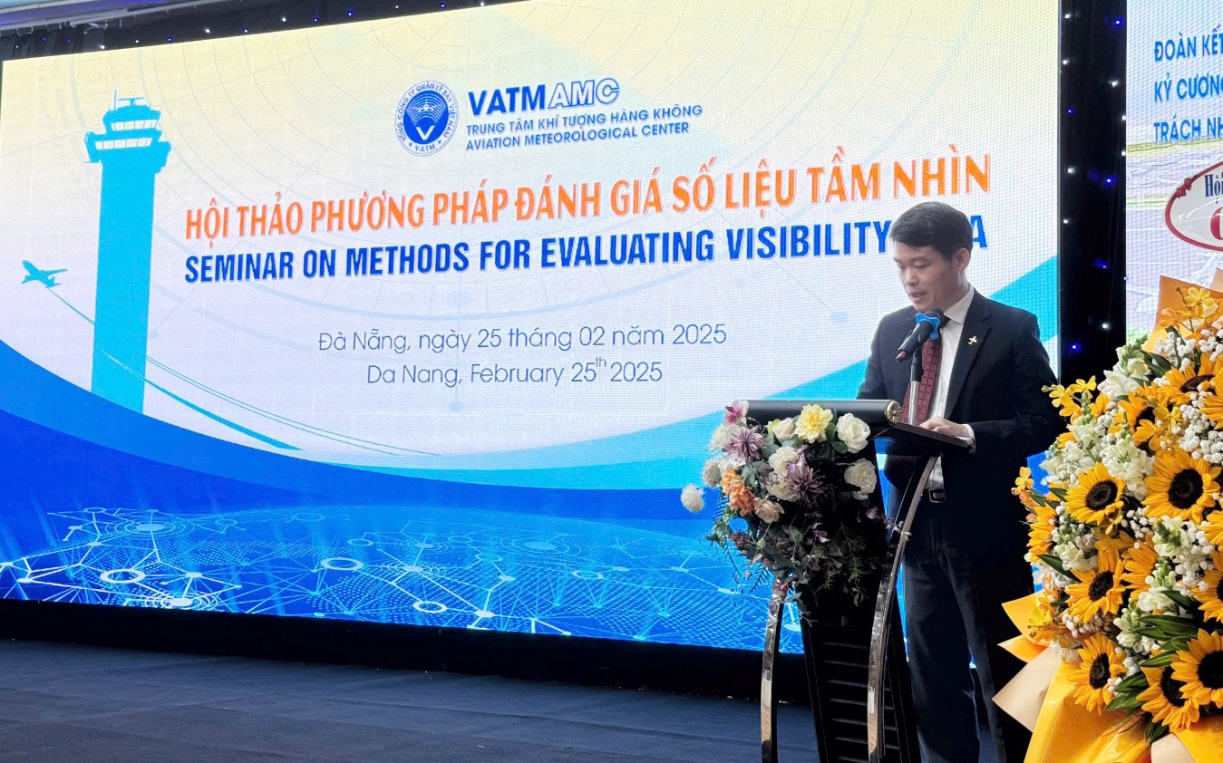 Ông Trần Xuân Sơn – Giám đốc Trung tâm Khí tượng hàng không phát biểu khai mạc hội thảo